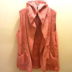 Zenann Women's Sleeveless Jacket With Hoodie